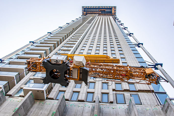 Liebherr-Schnelleinsatzkran 34 K arbeitete auf höchstem Gebäude der Benelux-Länder
